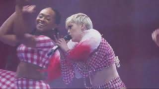 Miley Cyrus - 4x4 (Live at the Bangerz Tour)