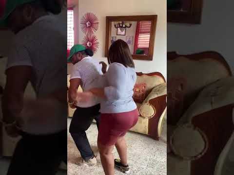 Bailando merengue con My hijo así se baila merengue