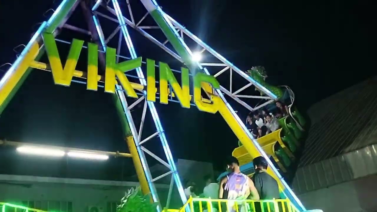 Ang daming tao sa peryahan 