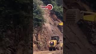 Heyelan düşen yolu açerken heyelan altında kalıyorlardı