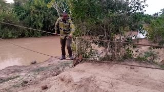 HATARI: MIAKA 4 YA MATESO: WANANCHI WAVUKA MTO KWA KUBEMBEA WAYA  ;MTO MOMBA ,Nzoka - Ipatikana