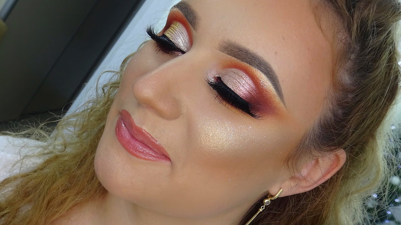 Cut Crease Makeup in Pencil Technique