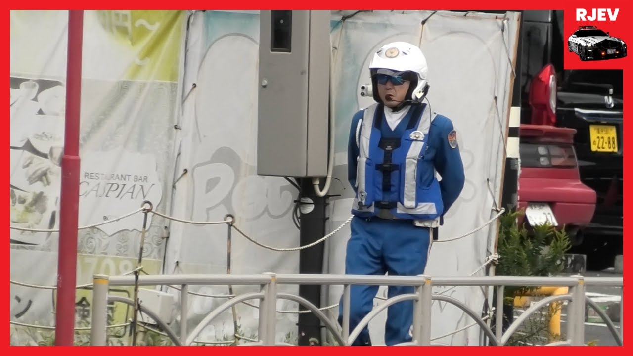 【スカッと！】白バイのエグい加速が襲う！赤信号になって数秒後に突破する悪質ドライバーな末路