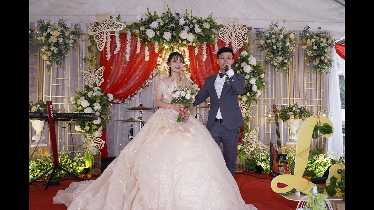 Chú rể hát ''Hãy Là Của Riêng Anh'' cực đỉnh tặng bà xã