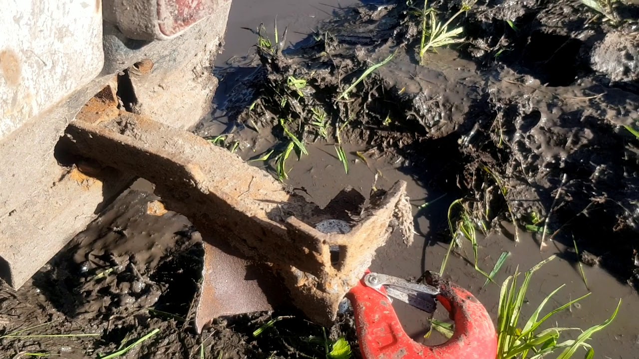 КЛАССИКА на кроссовой резине vs стоковой НИВЫ и УАЗа - YouTube