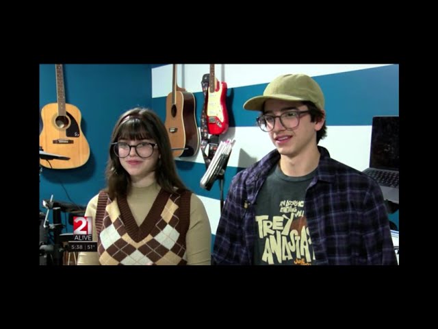 21Alive WPTA-TV: Maxwell and Violet Park's "Tomato Tale"