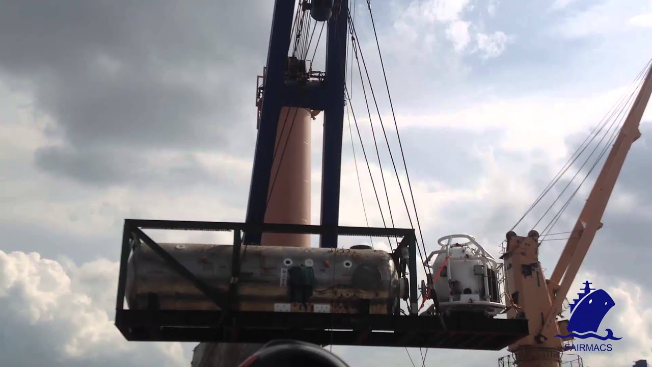 Fairmacs - Living Champer (55tons) Loading into Vessel - YouTube
