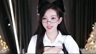 【南妹儿】富有且慷慨,性感制服!Sexy female dancer,so hot!