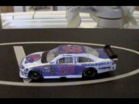 nascar diecast review on david gilliland's 2010 taco bell ford (custom)