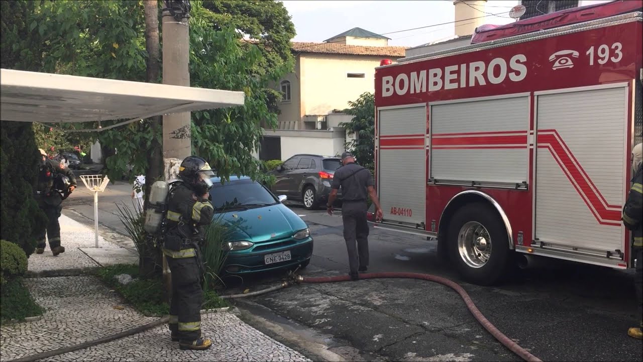 Deslocamento e combate a incêndio em residência no Alto da Lapa
