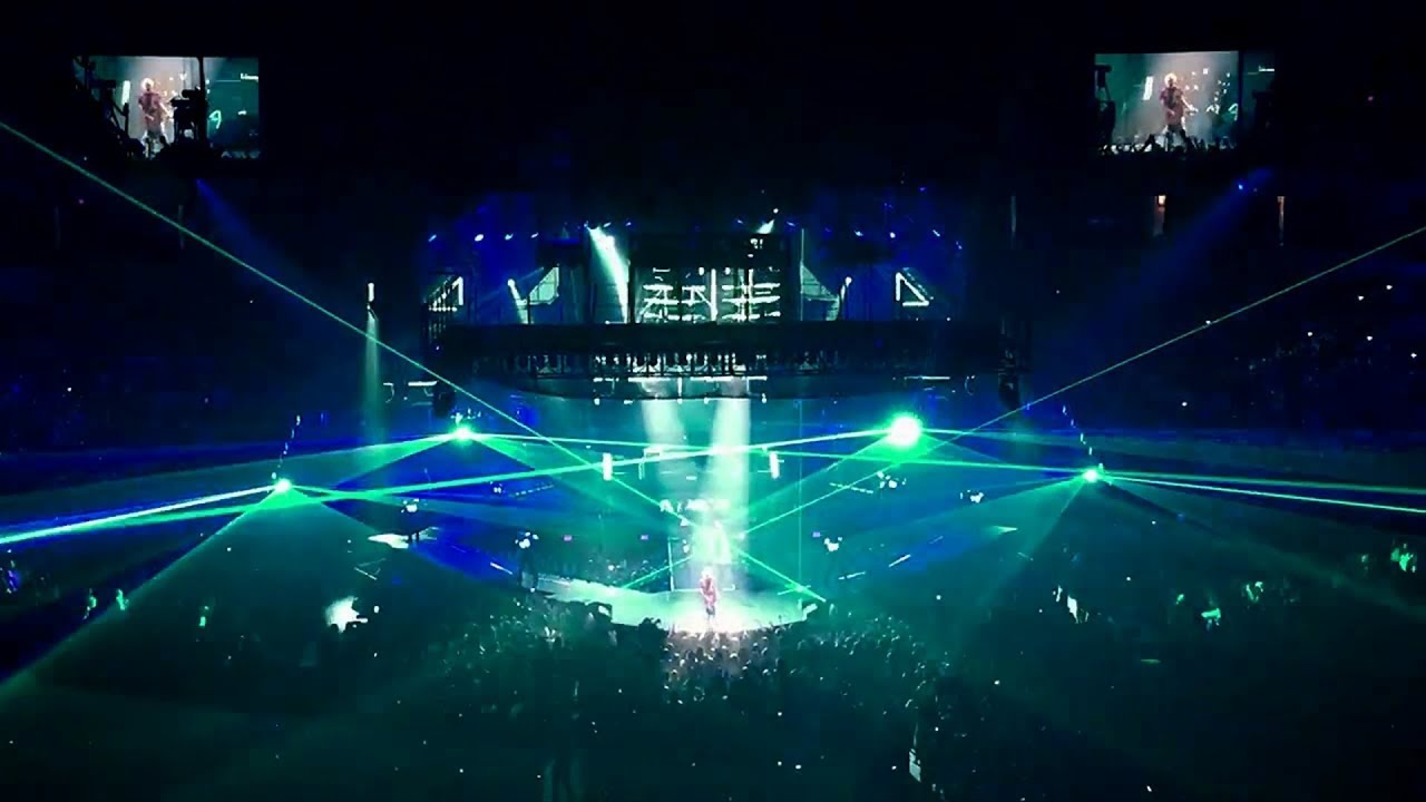 Justin Bieber - Boyfriend (Purpose Tour Montage)