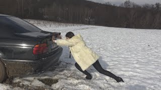 Carstuckgirl lost in the Snow | CarStuckTV