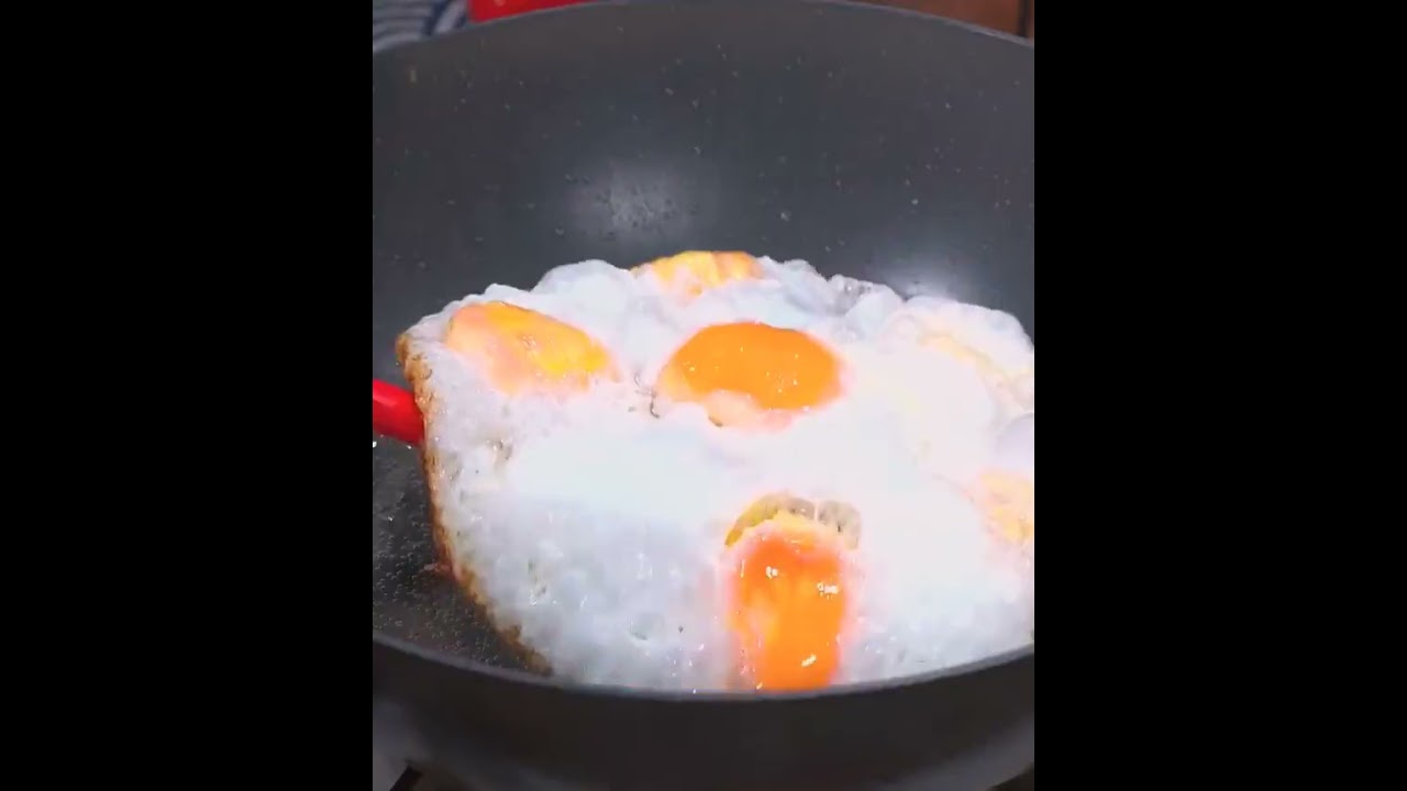 The must drink loofah egg soup in summer is nutritious and delicious 