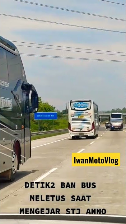 Detik detik ban belakang bus meledak di tol