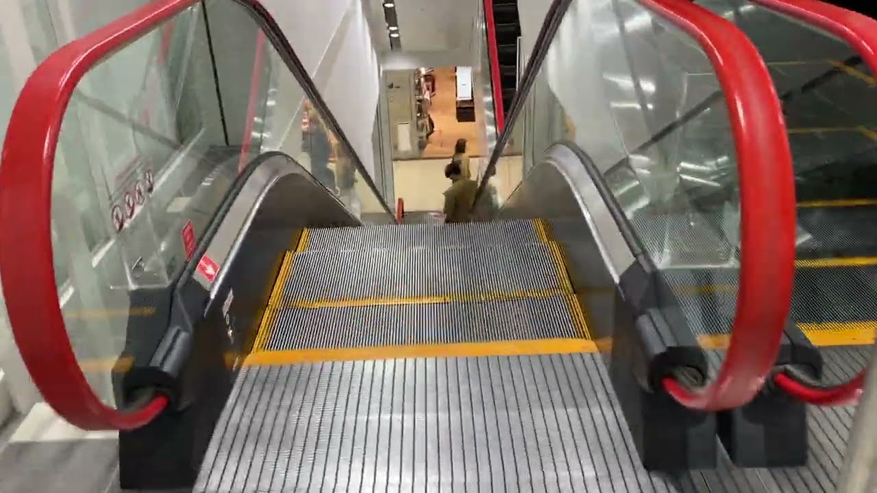 【東芝製】ピオレ姫路店⭐️降りエスカレーター