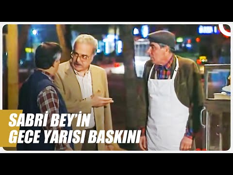 Sabri Bey, Cafer'in Pilav Tezgahını Şikayet Etti | Bizimkiler Özel Sahneler