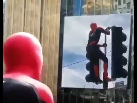 spiderman-on-traffic-lights-(new-meme)