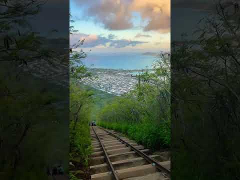 Videó: Túrázás a Koko Head Stairs-en Hawaiin