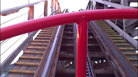 Hersheypark - Ride On Lightning Racer , front seat ride POV! Wow! Hershey Park wooden rollercoaster