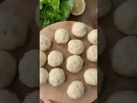 Ох эти сырные шарики... как они хрустят... #сырныешарики #сыр #рецепты