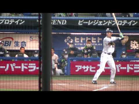 投手金久保優斗は右投げ左打ち打ちそうな構え 【CSファイナル ヤクルトスワローズ対 読売ジャイアンツ2021年11月12日】