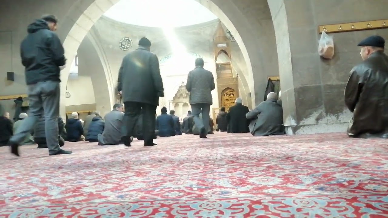 Kayseri. Fatih Demir Hoca Öğle ezanı