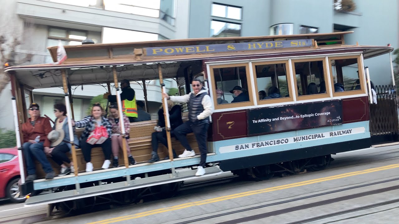 PowellHyde Cable Car 7 Hyde St & Lombard St San Francisco California