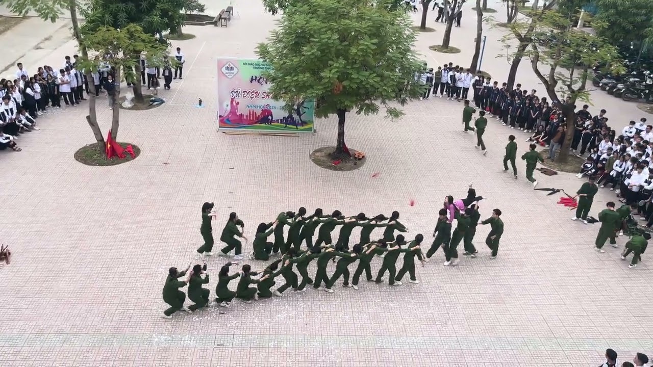 Dân vũ lớp 11A8 trường THPT Ngô Quyền