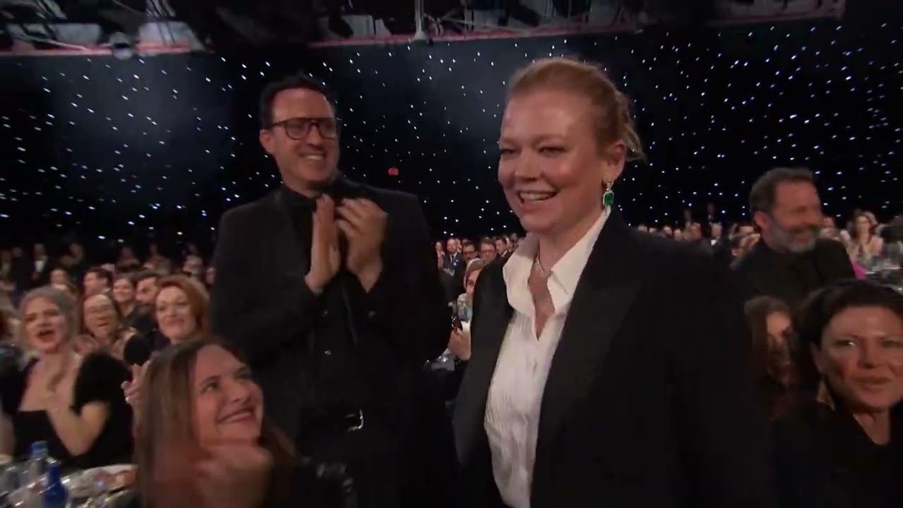 Сара Снук получила награду как лучшая актриса в мини-сериале или фильме, снятом для телевидения, ...