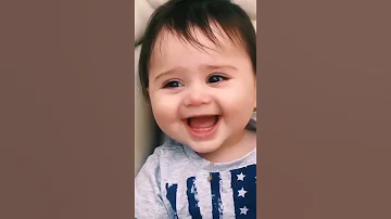 حالات واتس اب طفل يضحك 