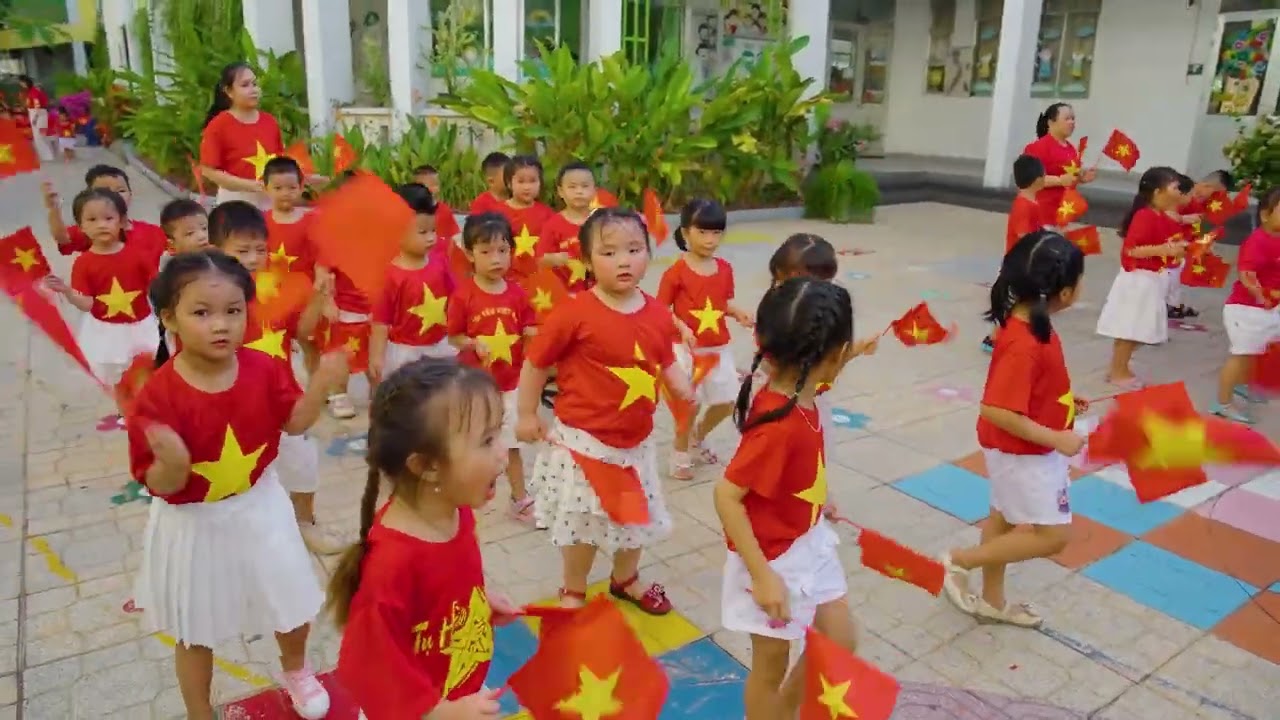 TRƯỜNG MẦM NON MẶT TRỜI NHỎ ĐỒNG DIỄN THỂ DỤC CỦA 350 TRẺ VÀ 46 GIÁO VIÊN