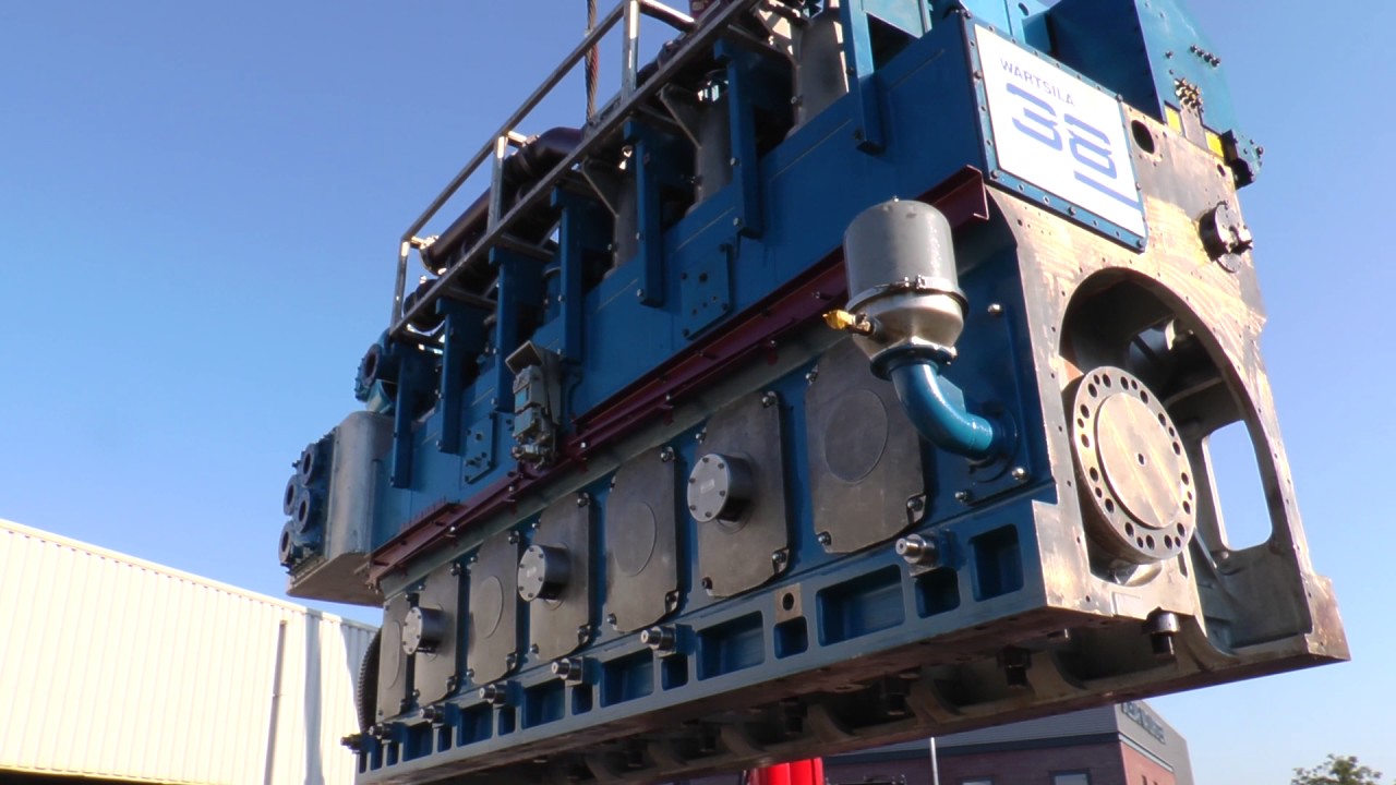 W38 Engine Verplaatsen Wärtsilä W38 motor (lange versie) - YouTube