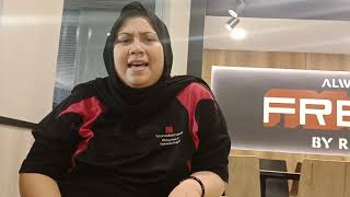 Cik Feeza nyanyi.. Aku gendang meja...