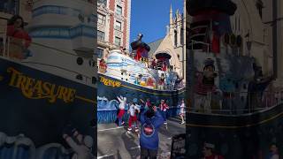 Disney Treasure Ship With Spiderman shorts Best Floats Macys Thanksgiving Day Parade 2023 Macys
