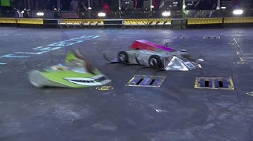 Battlebots Bronco vs. Bombshell in Reverse (Season 3, Episode 6, 5th Fight)