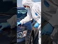 Un technicien de la police scientifique inspecte une voiture #crime #technienpolicescientifique