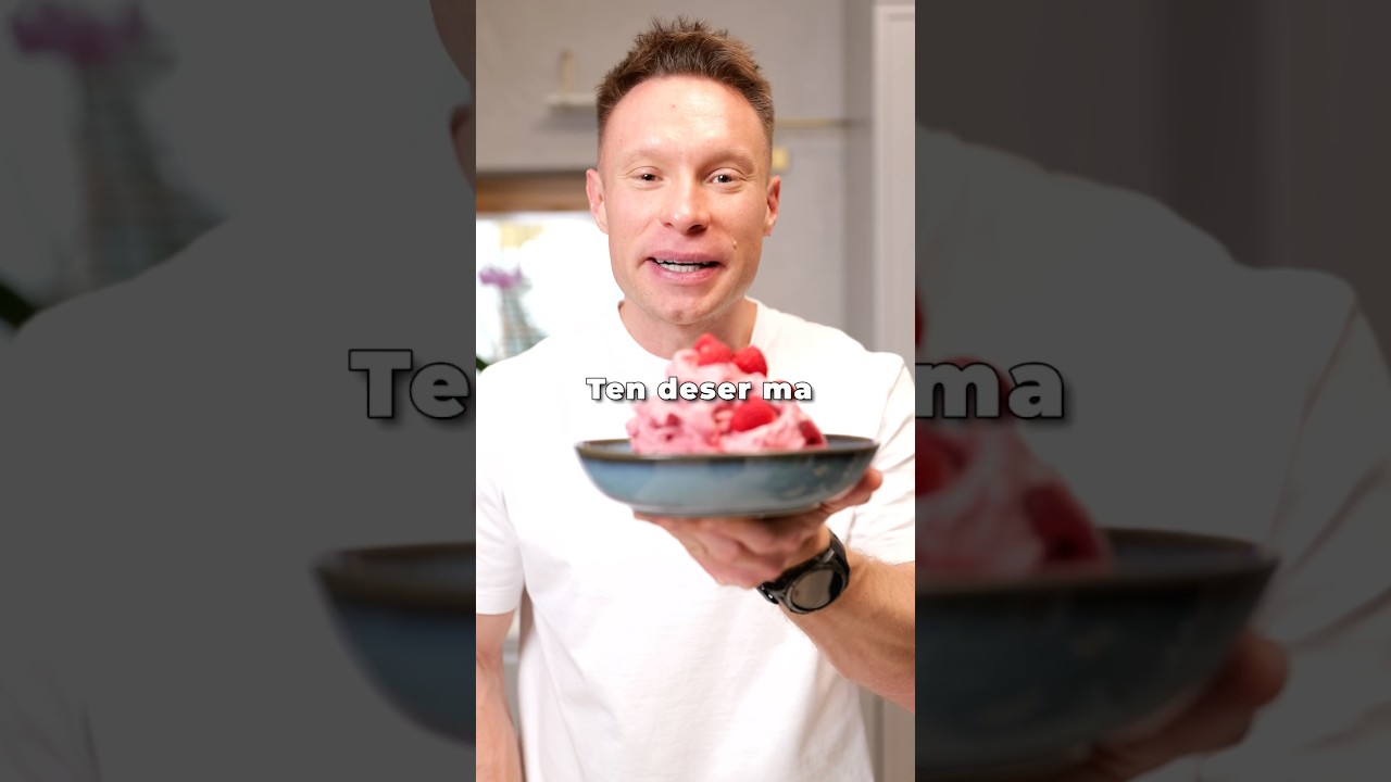 Przepis na proteinową piankę truskawkową: ten deser ma mniej niż 300 kcal 🍓