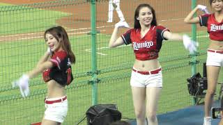 21 台湾: 职业棒球桃猿啦啦队 客家歌 Taiwan: Baseball team cheerleaders LamiGirls with Hakka song