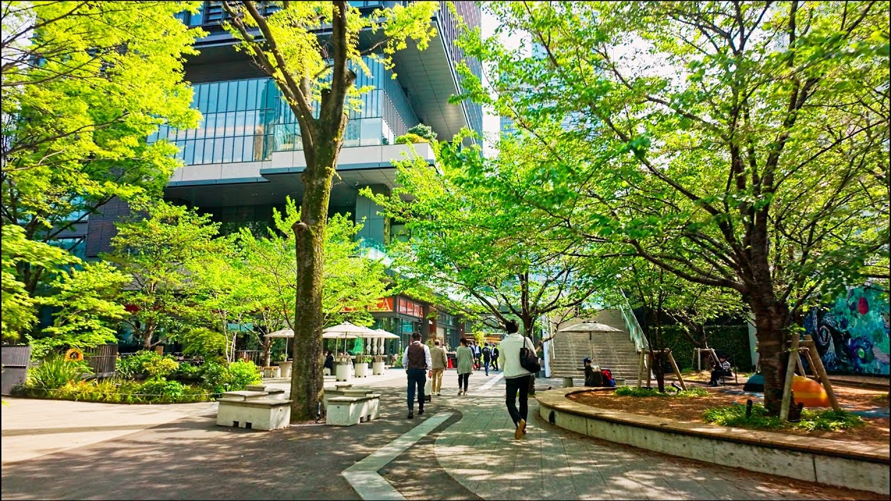 想像以上に自然あふれる丸の内を街歩き｜東京駅・緑あふれる都心の休日風景【4K散歩】