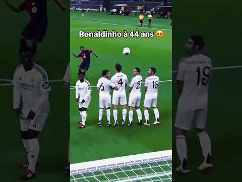 Quand il s’agit de faire mal au Real sous le maillot du Barça, Ronnie toujours présent #ronaldinho