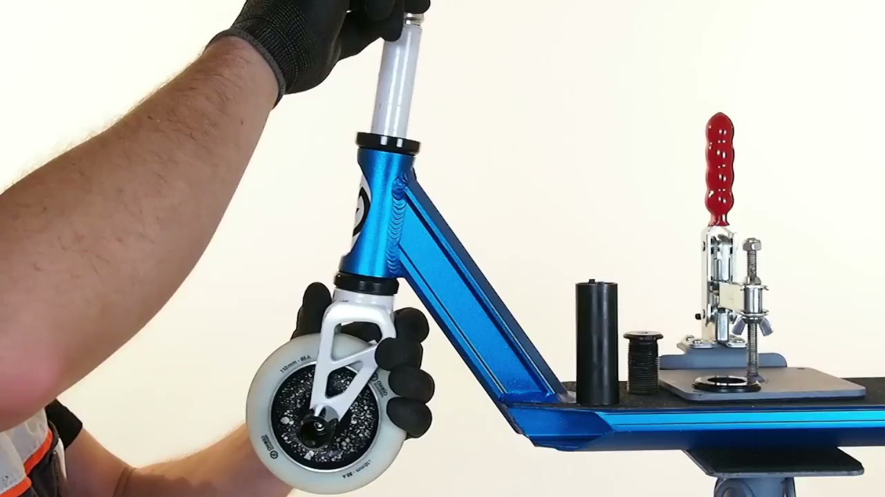 как поменять рулевую компрессионную систему на самокате Oxelo mf 3.6 | Декатлон ТВ