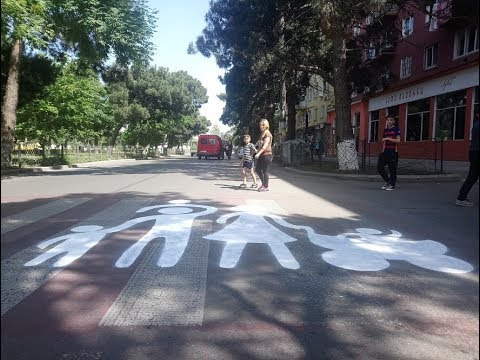17.05.2018 ქვეითთა გადასასველი ოჯახის გამოსახულებით მოიხატა