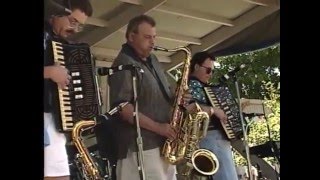 Video voorbeeld van "Rob DeBlander and the Polka Classics at Michigan Slovene Festival."