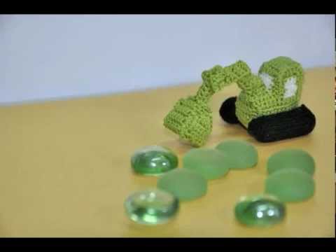 Pelle the excavator (stop motion animation)