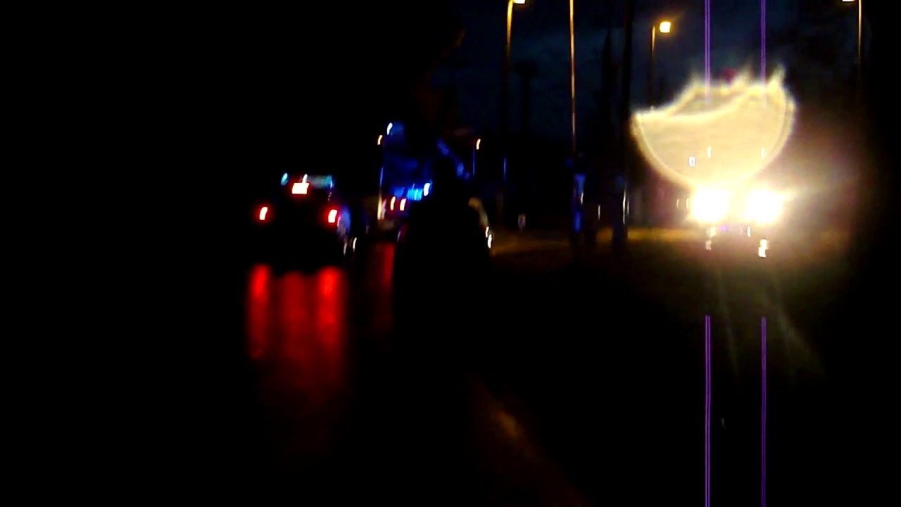 Dojazd Wydziału Ruchu Drogowego na miejsce zdarzenia i odjazd z pijanym kierującym - YouTube