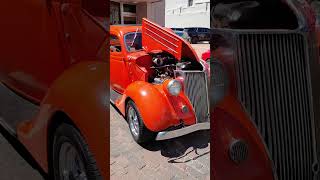 Let's take a look at some Good bad and ugly vintage classic car show @que on the river