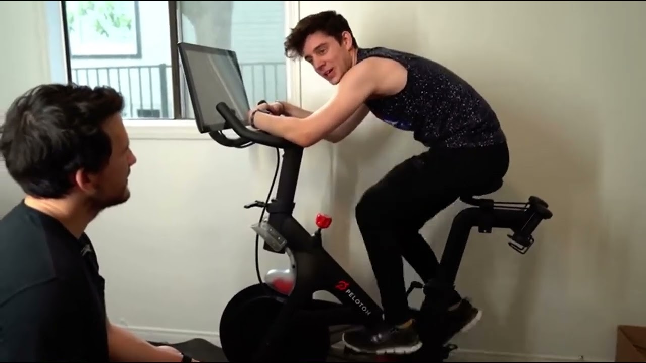 Er prebident looks like a living band-aid