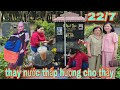 Sáng bích đến thay nước lau mộ thấp cho dâng cà phê cho thầy minh thiện