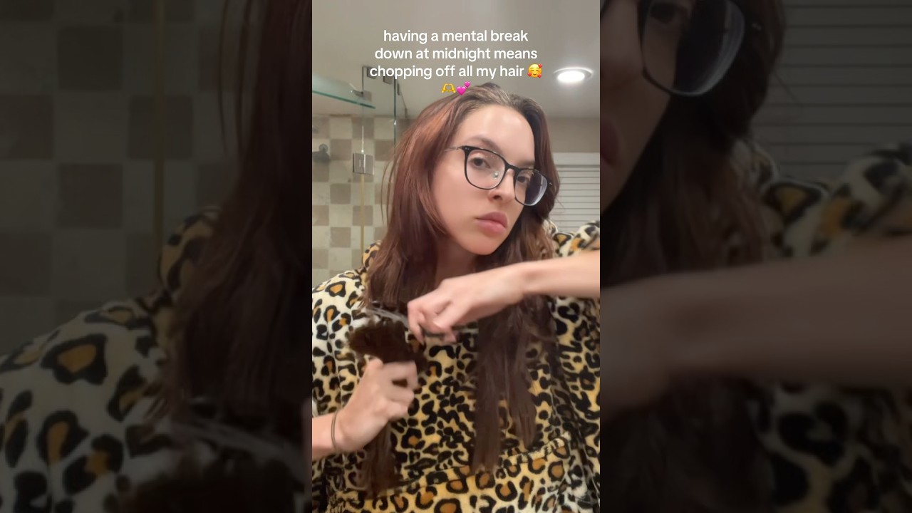 chopping off all my hair bc I’m sad #justgirlythings 🥰🥰🥰