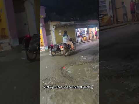 Modern bikes ke zamane me, jab aisi koi classic sidecar samne se guzarti hai dil khush ho jata hai 🗿